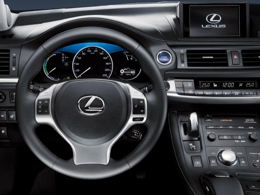  Lexus CT200h 2010 года  (EU) (фото 2 из 15)